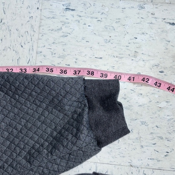 Gray Quilted Sweatshirt and Joggers Set - Picture 11 of 11